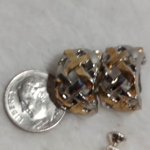 Mixed Silver and Goldtone Metal small non pierced earrings lot of two - Picture 4 of 7
